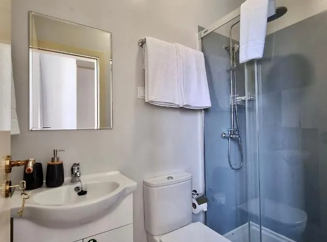 Carreira Harbour View Free Parking In Heart